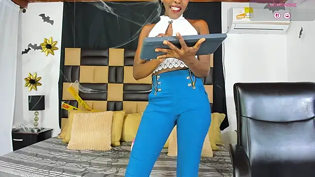 Snapshot of AlmaSean chatting on October 2025 05:56:02 PM AlmaSean online show from October 2025 05:56:02 PM