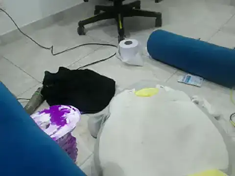 Snapshot of angellsexx20 chatting on December 2024 05:51:02 AM angellsexx20 online show from December 2024 05:51:02 AM