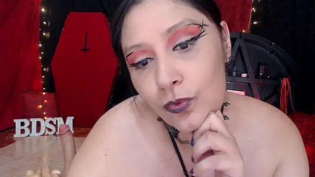 Snapshot of MonetKitty chatting on May 2026 07:32:02 PM MonetKitty online show from May 2026 07:32:02 PM