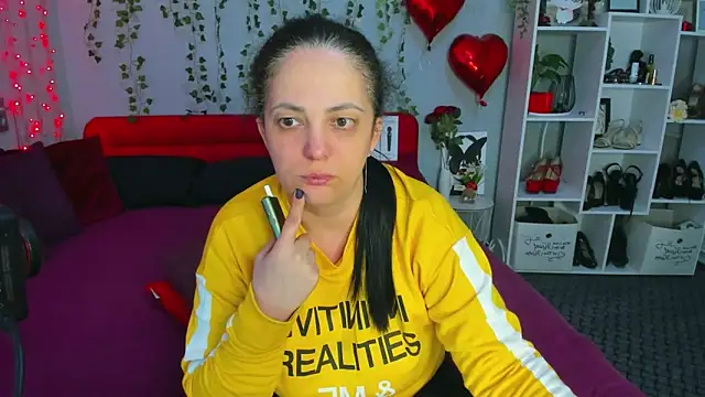 DarlingMilf online show from April 2026 06:14:01 PM