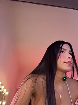 JanyLunaa online show from May 2026 06:10:01 PM