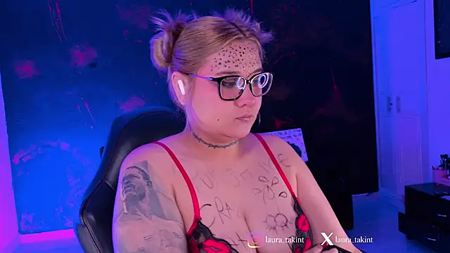 Snapshot of Laura_takint chatting on February 2026 07:10:02 PM Laura takint online show from February 2026 07:10:02 PM