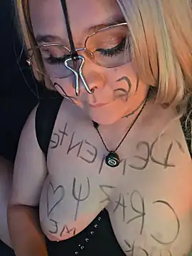 Laura takint online show from December 2025 08:04:02 PM