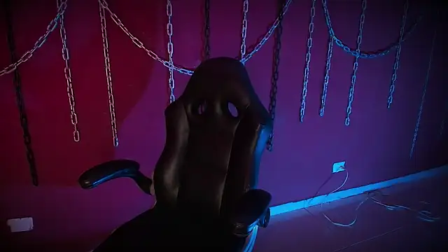 Laura takint online show from March 2025 04:07:02 PM