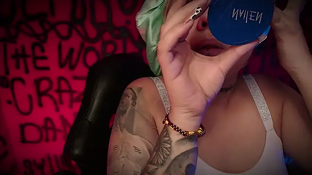 Laura takint online show from February 2025 04:09:02 PM