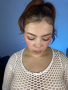 Snapshot of Liza_1 chatting on November 2025 01:04:02 PM Liza 1 online show from November 2025 01:04:02 PM