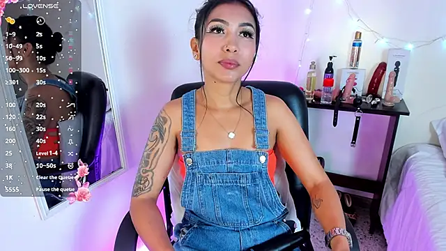 Snapshot of Tracy_lambo chatting on February 2026 02:01:01 AM Tracy lambo online show from February 2026 02:01:01 AM