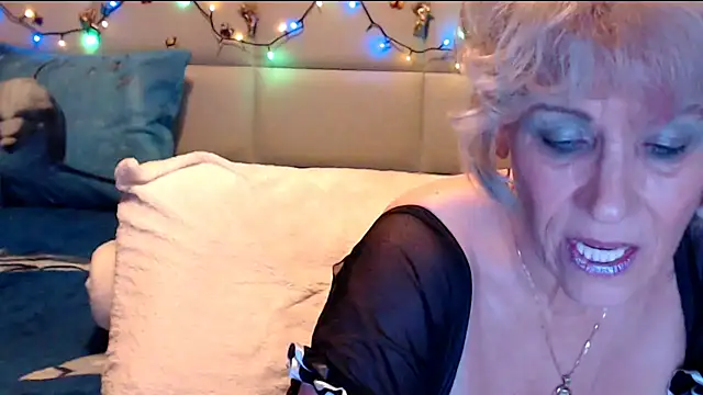 HappyWomanOn online show from February 2026 10:31:01 PM