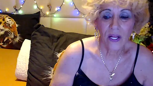 HappyWomanOn online show from October 2025 06:10:01 PM