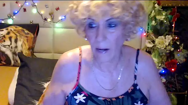 HappyWomanOn online show from February 2026 09:39:02 AM