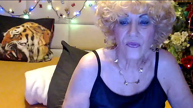 HappyWomanOn online show from February 2026 09:48:01 PM
