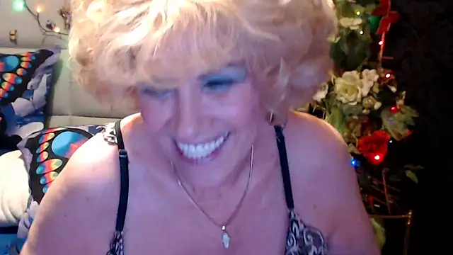 HappyWomanOn online show from May 2026 07:28:02 PM