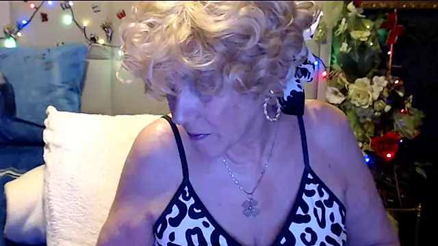 HappyWomanOn online show from February 2026 09:50:01 PM