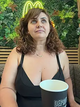 Snapshot of AnneKane chatting on June 2026 10:49:02 AM AnneKane online show from June 2026 10:49:02 AM