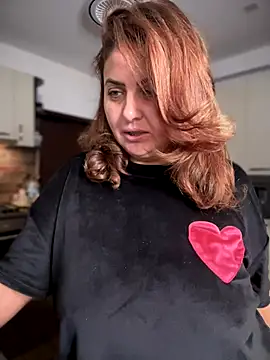 Snapshot of AnneKane chatting on October 2025 04:14:02 AM AnneKane online show from October 2025 04:14:02 AM