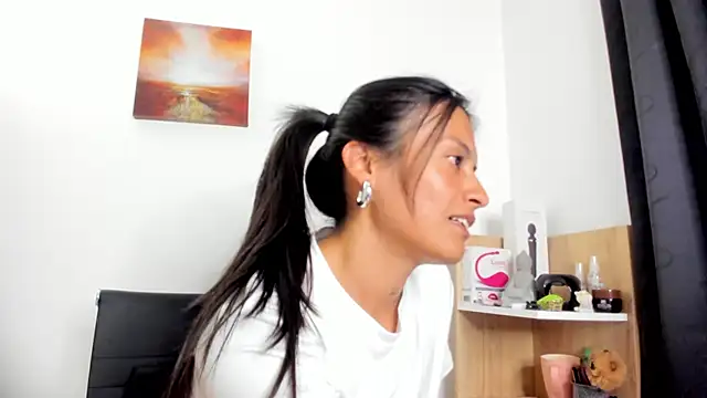 nia  white online show from February 2026 01:26:01 AM