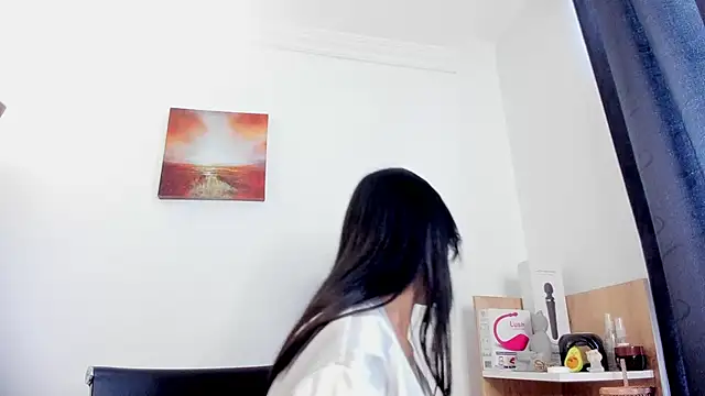 nia  white online show from November 2025 06:55:02 PM