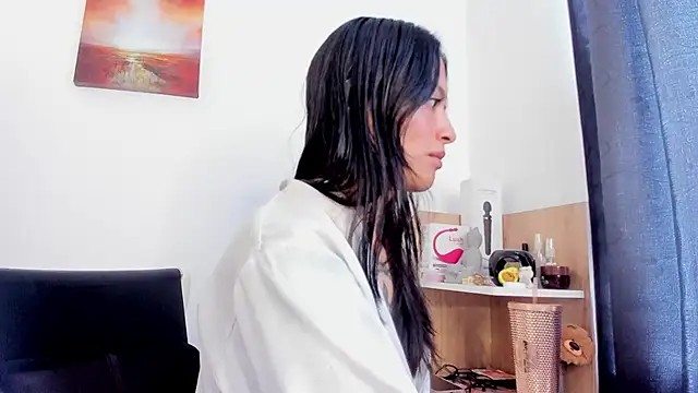 nia  white online show from October 2025 05:47:02 PM