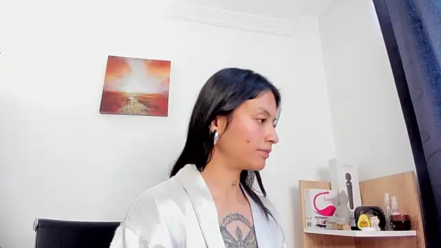 nia  white online show from November 2025 06:19:01 PM