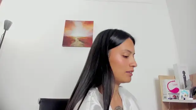 nia  white online show from July 2026 04:19:01 AM