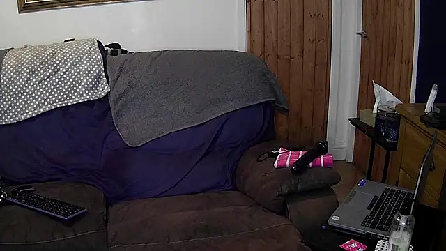 rob2810 online show from January 2026 09:09:02 PM