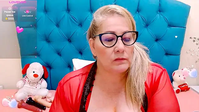 Nayla Garner online show from October 2025 02:39:01 PM