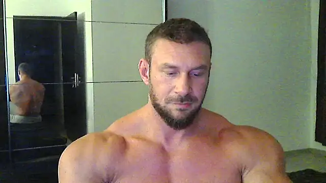 Snapshot of muscularkevin chatting on September 2025 06:19:02 PM muscularkevin online show from September 2025 06:19:02 PM