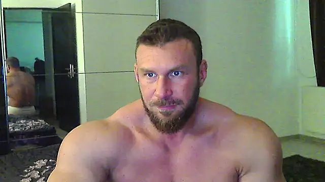 muscularkevin online show from April 2026 01:24:01 PM