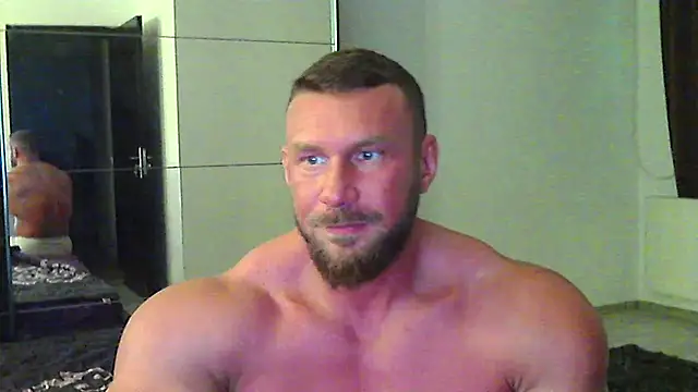 muscularkevin online show from April 2026 01:17:02 PM