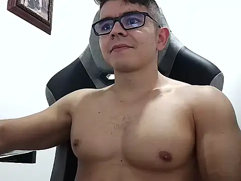 MILCARITAS3 online show from February 2026 07:00:02 PM