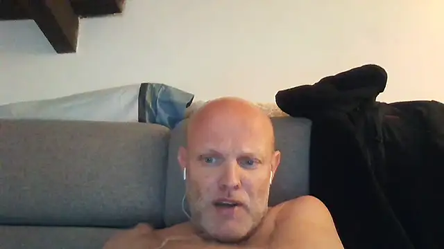 davigochi77bcn online show from November 2025 06:56:01 PM