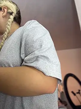 Irisweet  online show from February 2026 09:03:01 PM