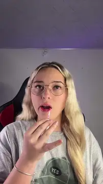 Irisweet  online show from November 2025 03:48:02 PM