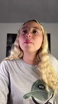 Irisweet  online show from November 2025 09:30:01 PM