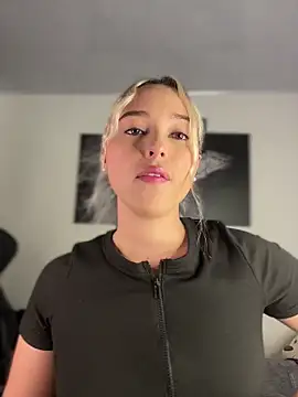 Irisweet  online show from December 2025 10:44:01 PM