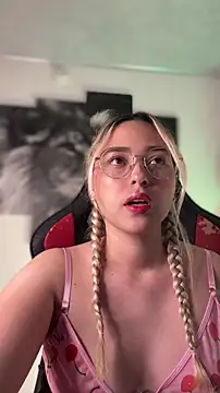 Irisweet  online show from February 2026 10:28:02 PM