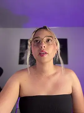 Irisweet  online show from December 2025 10:09:01 PM