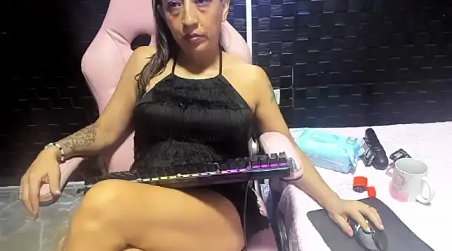 Snapshot of mature_sexi40 chatting on March 2025 06:25:02 AM mature sexi40 online show from March 2025 06:25:02 AM