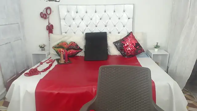 Snapshot of Sweetbigcatt chatting on February 2026 04:12:02 AM Sweetbigcatt online show from February 2026 04:12:02 AM