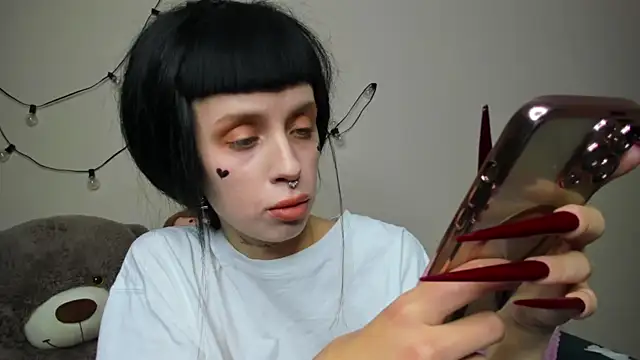 FlowerOfSin2001 online show from October 2025 04:08:01 PM