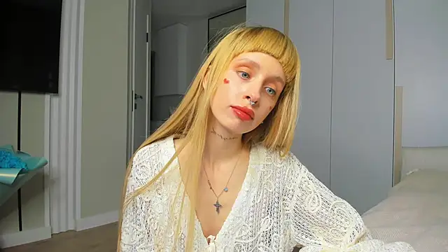 FlowerOfSin2001 online show from April 2026 05:17:02 PM