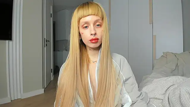 FlowerOfSin2001 online show from April 2026 01:47:01 PM