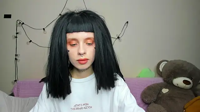 FlowerOfSin2001 online show from September 2025 05:57:03 PM