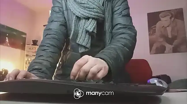 Snapshot of der_dino30 chatting on January 2025 03:43:02 AM der dino30 online show from January 2025 03:43:02 AM