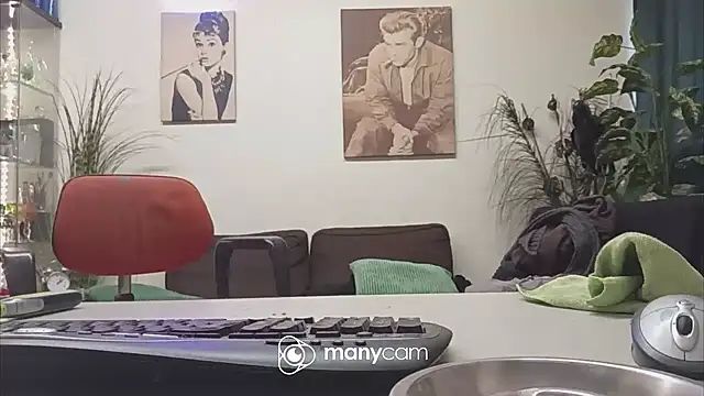 Snapshot of der_dino30 chatting on February 2025 08:55:01 AM der dino30 online show from February 2025 08:55:01 AM