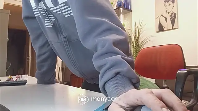 Snapshot of der_dino30 chatting on February 2025 01:27:02 AM der dino30 online show from February 2025 01:27:02 AM