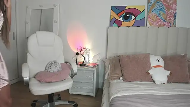 Daniela Miller  online show from September 2025 10:12:01 PM