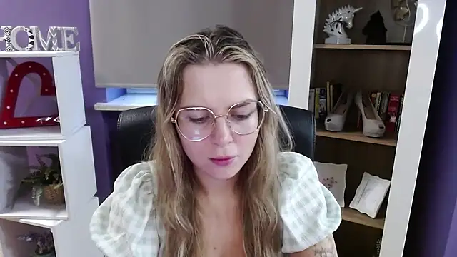 Zoey Erotic online show from November 2025 07:13:02 AM