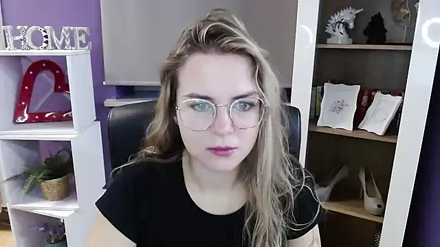 Zoey Erotic online show from October 2025 05:30:02 AM