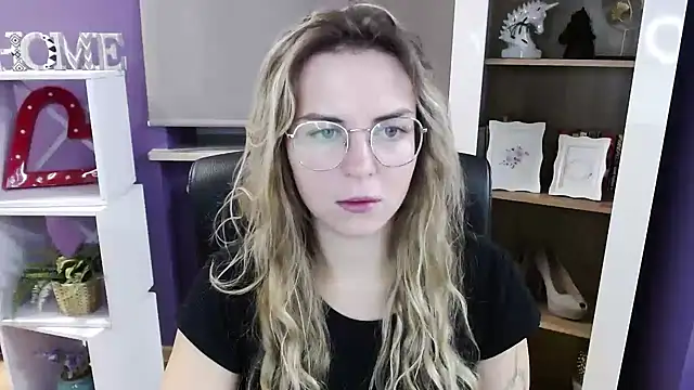 Zoey Erotic online show from October 2025 04:44:02 AM